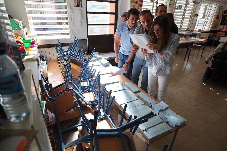 Abre media hora más tarde el colegio Alcazaba de Granada por faltar papeletas de las elecciones europeas 