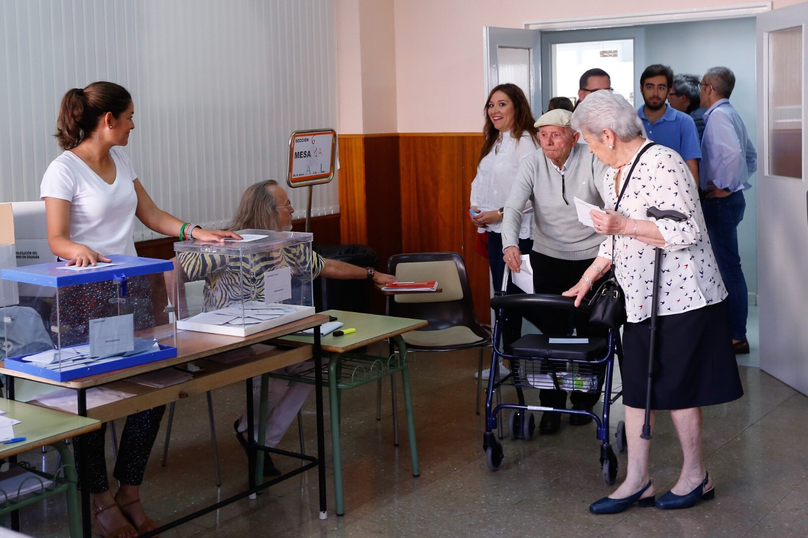 Votaciones en los colegios electorales de Granada capital