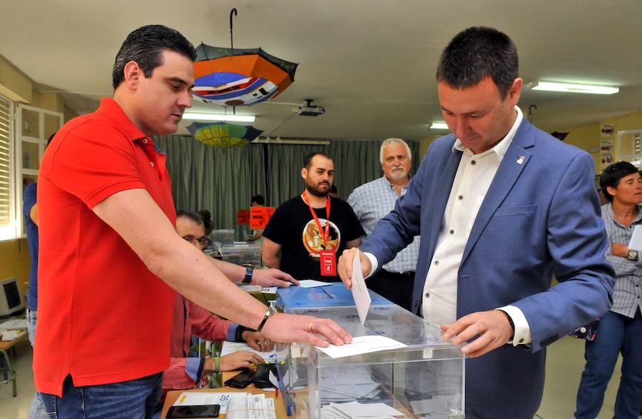 Fotos: Candidatos votando en los principales pueblos de la provincia