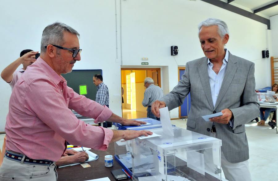 Fotos: Candidatos votando en los principales pueblos de la provincia