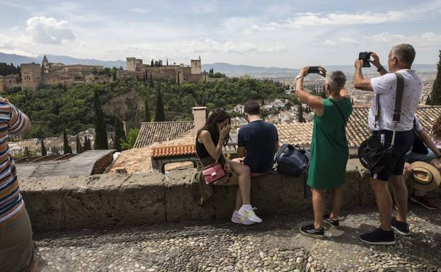 Granada y el Albaicín se suben a Iberia con una promoción de su patrimonio