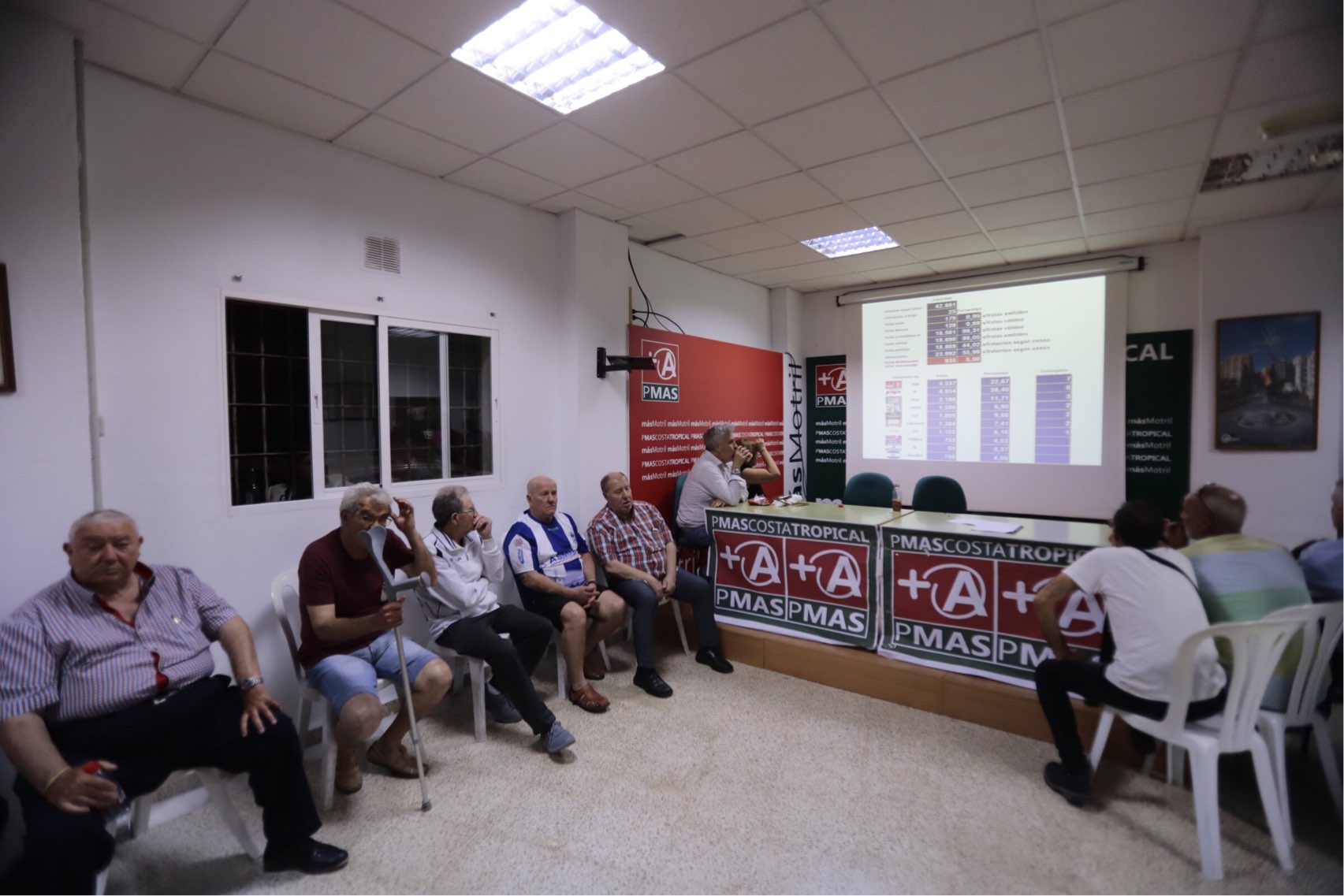 Noche electoral en la costa granadina