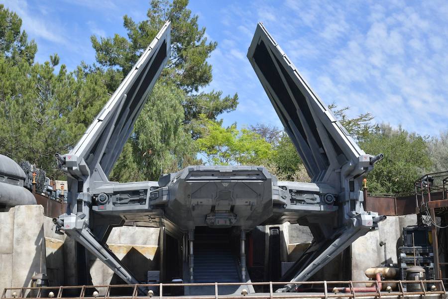 El parque temático parisino Disneyland ha estrenado estas espectaculares instalaciones dedicadas a la Guerra de las Galaxias