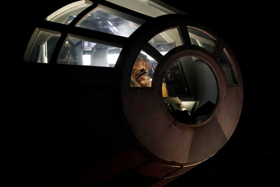 El parque temático parisino Disneyland ha estrenado estas espectaculares instalaciones dedicadas a la Guerra de las Galaxias