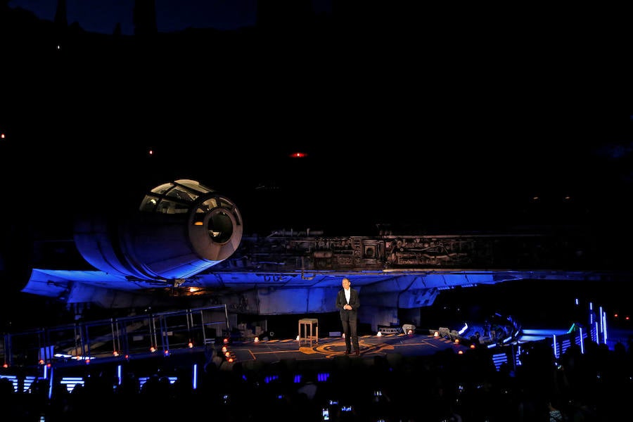 El parque temático parisino Disneyland ha estrenado estas espectaculares instalaciones dedicadas a la Guerra de las Galaxias