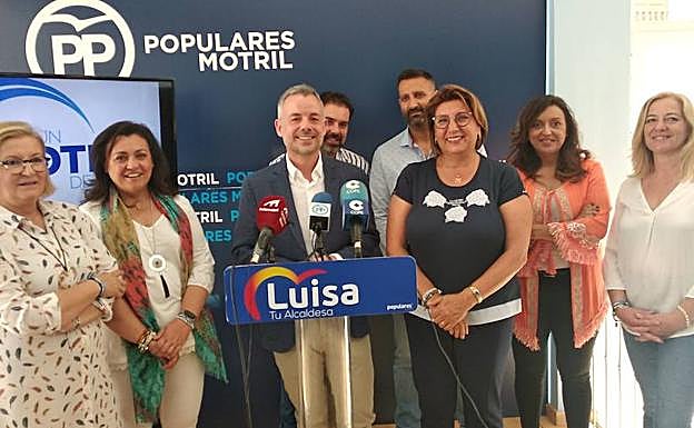 Nicolás Navarro, responsable de programa electoral del PP, junto a otros miembros del partido