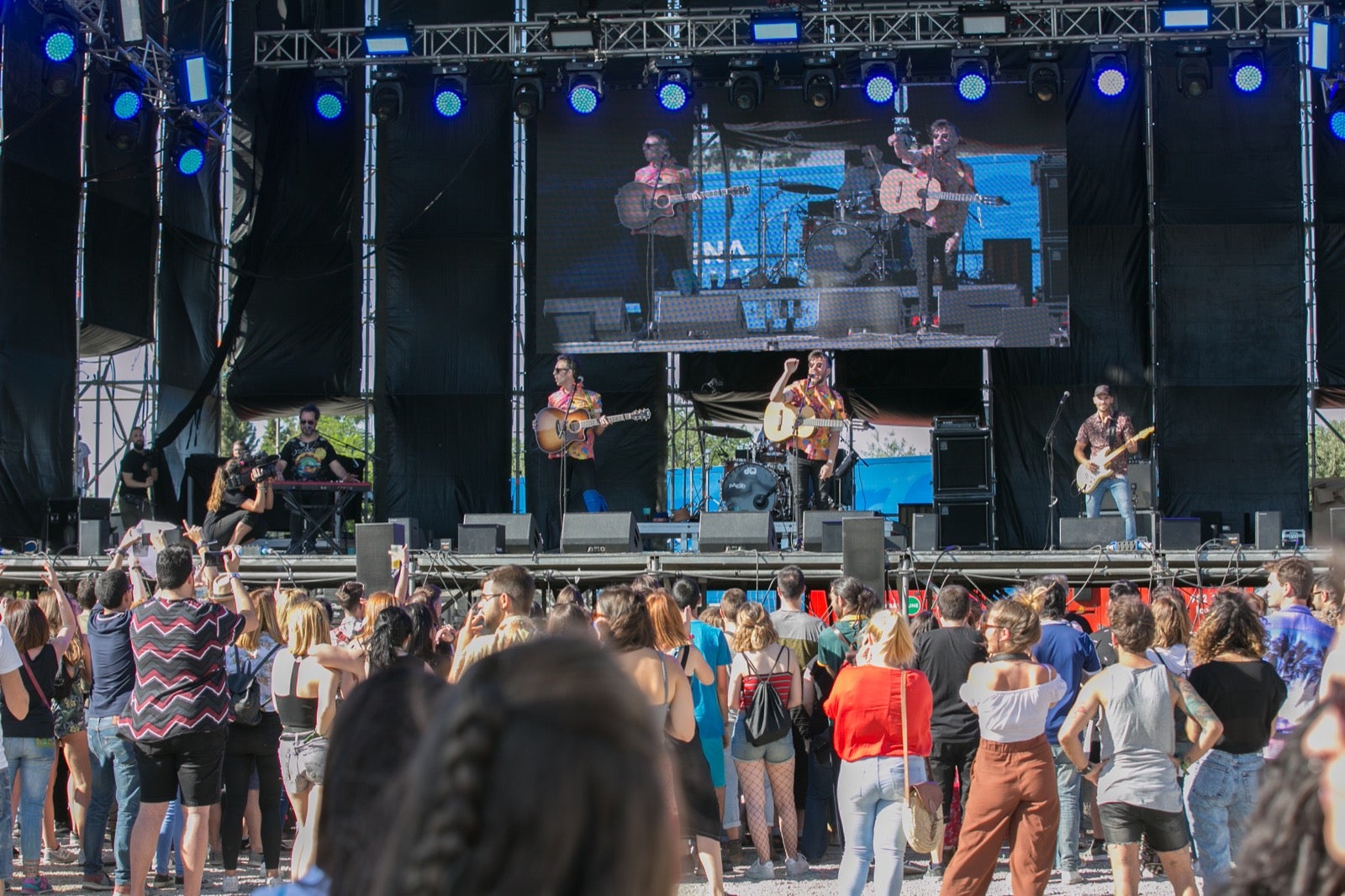 La organización espera cerrar esta edición con más de 30.000 visitantes disfrutando de dos días de música en el Cortijo del Conde