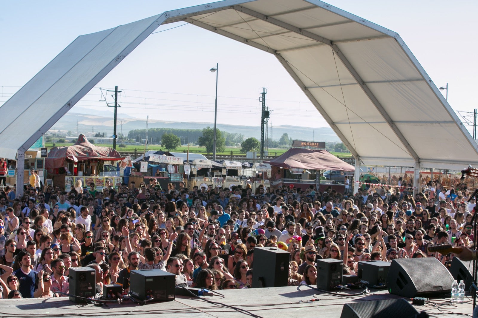 La organización espera cerrar esta edición con más de 30.000 visitantes disfrutando de dos días de música en el Cortijo del Conde