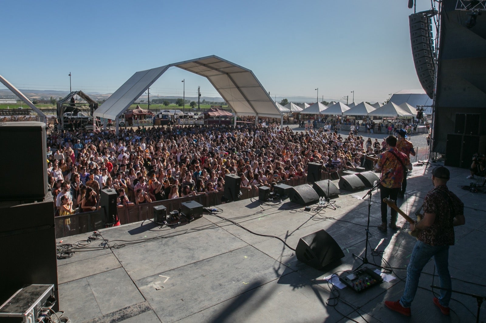 La organización espera cerrar esta edición con más de 30.000 visitantes disfrutando de dos días de música en el Cortijo del Conde