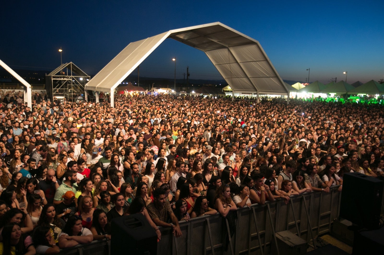 La organización espera cerrar esta edición con más de 30.000 visitantes disfrutando de dos días de música en el Cortijo del Conde