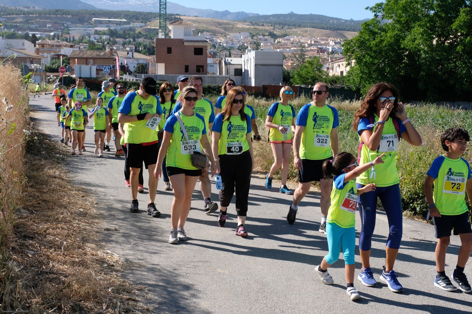 Con modalidades infantiles, una march-carrera y una prueba absoluta de 7 kilómetros, la carrera solidaria de Cájar ha celebrado su segunda edición con un gran ambiente