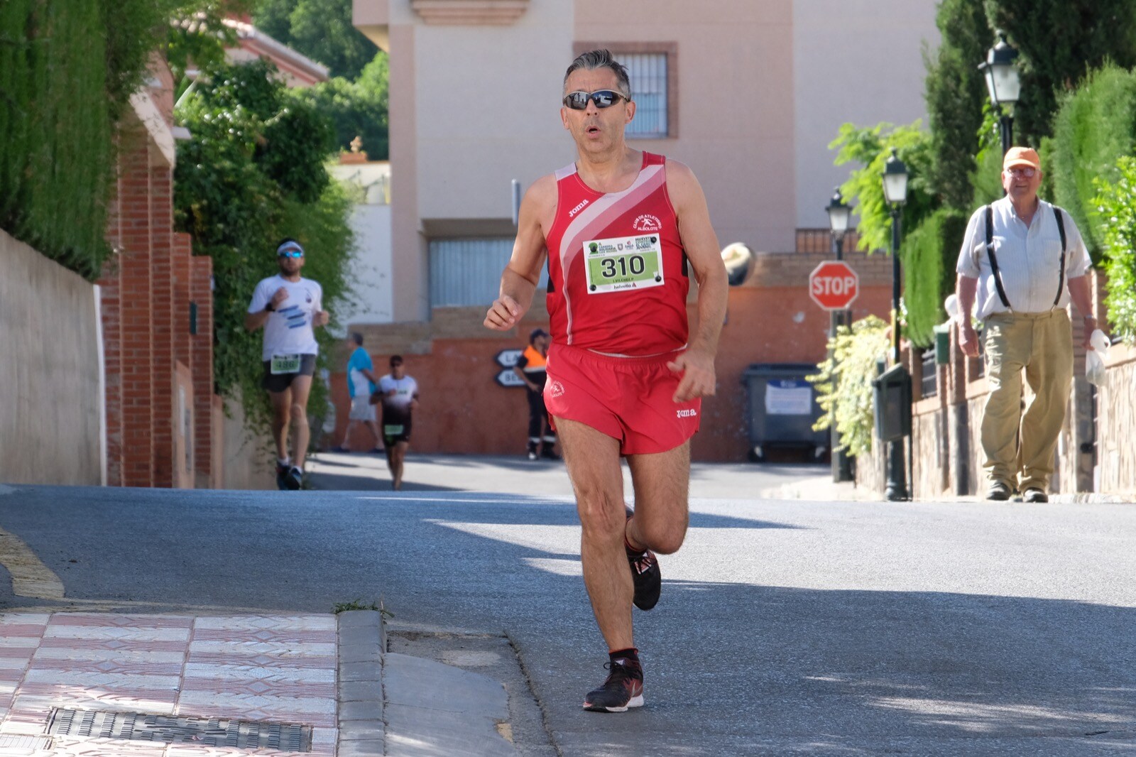 Con modalidades infantiles, una march-carrera y una prueba absoluta de 7 kilómetros, la carrera solidaria de Cájar ha celebrado su segunda edición con un gran ambiente