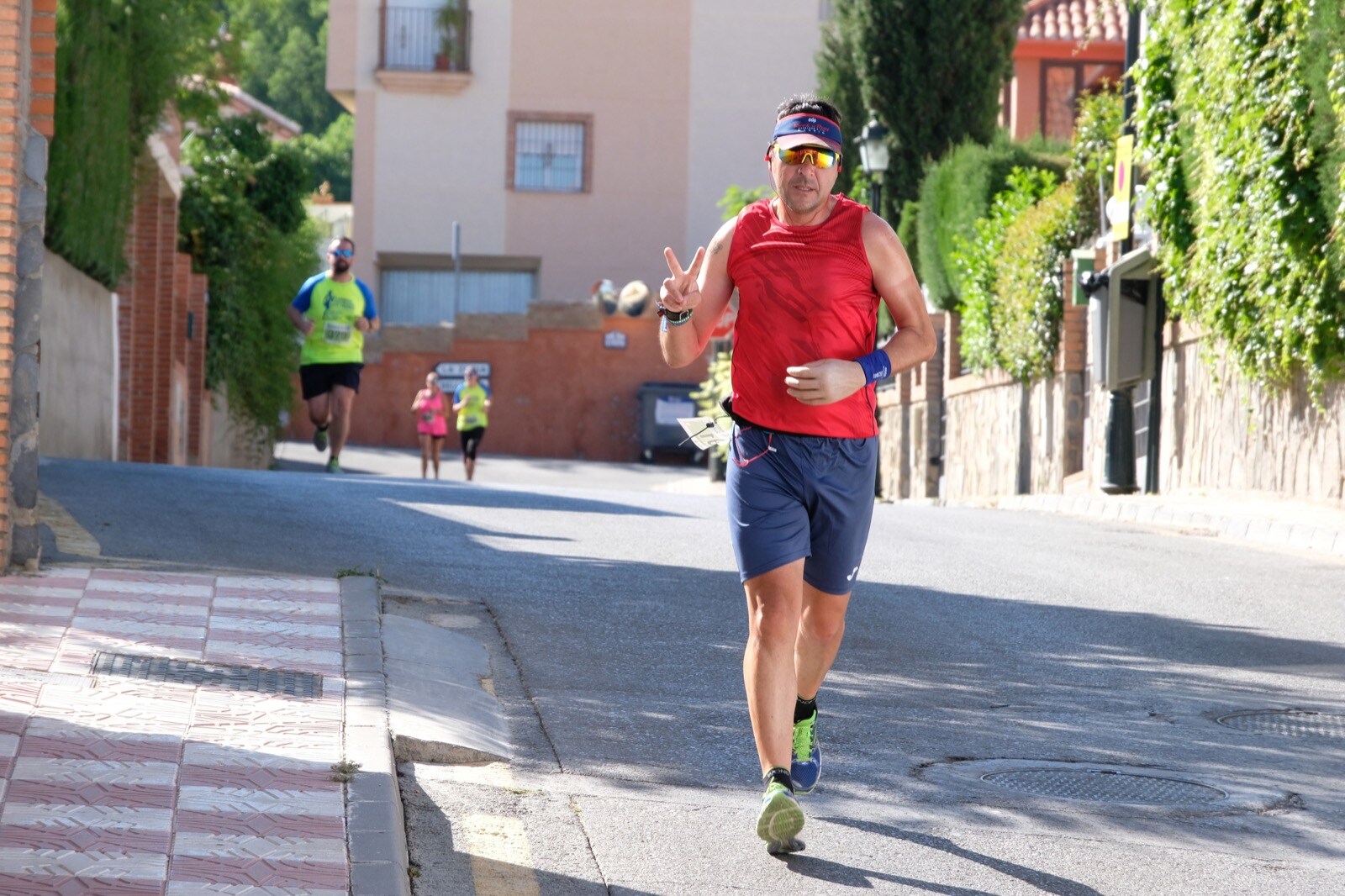 Con modalidades infantiles, una march-carrera y una prueba absoluta de 7 kilómetros, la carrera solidaria de Cájar ha celebrado su segunda edición con un gran ambiente