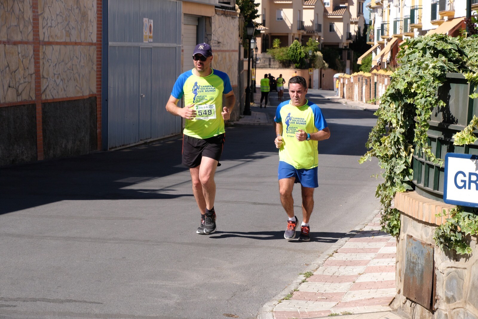 Con modalidades infantiles, una march-carrera y una prueba absoluta de 7 kilómetros, la carrera solidaria de Cájar ha celebrado su segunda edición con un gran ambiente