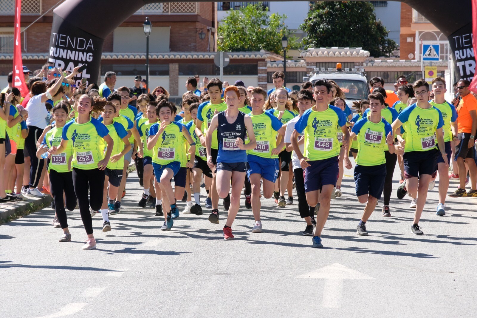 Con modalidades infantiles, una march-carrera y una prueba absoluta de 7 kilómetros, la carrera solidaria de Cájar ha celebrado su segunda edición con un gran ambiente