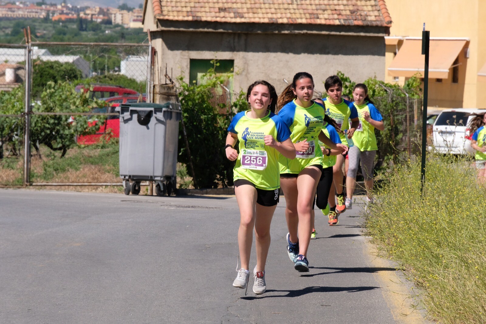 Con modalidades infantiles, una march-carrera y una prueba absoluta de 7 kilómetros, la carrera solidaria de Cájar ha celebrado su segunda edición con un gran ambiente