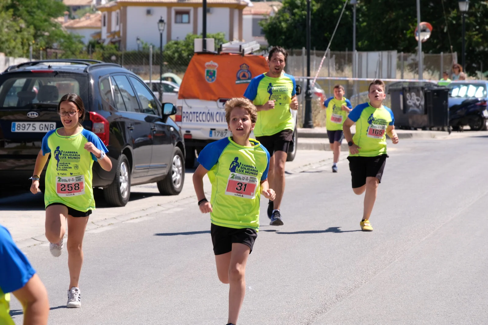 Con modalidades infantiles, una march-carrera y una prueba absoluta de 7 kilómetros, la carrera solidaria de Cájar ha celebrado su segunda edición con un gran ambiente