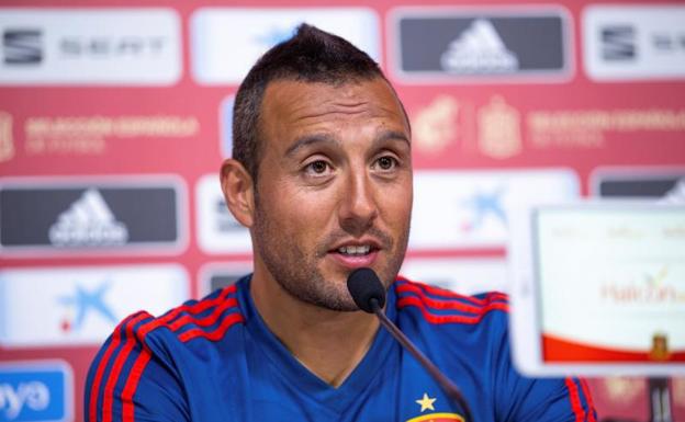 Santi Cazorla, durante su conferencia de prensa en la Ciudad del Fútbol. 