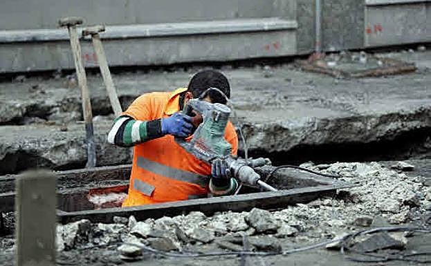 A cientos de miles de trabajadores que ganan más de 900 euros no se les está aplicando la subida del SMI