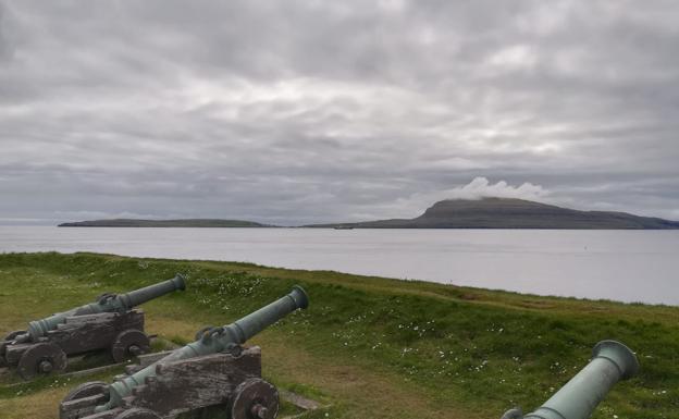 Vistas desde el faro de Torshvan, capital de las Islas Feroe