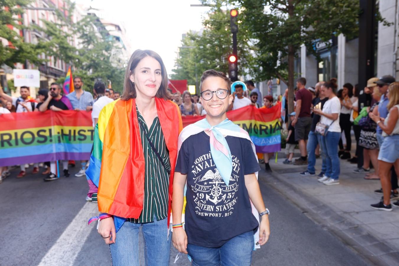 La demora en el corte del tráfico retrasa la celebración, pero más de mil personas recorren las calles para celebrar los derechos LGTBI