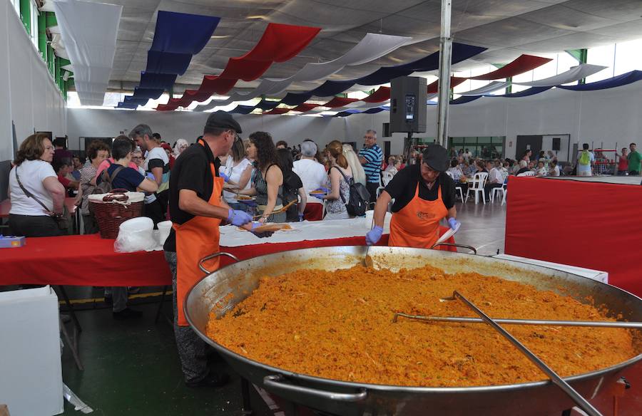 750 personas de centros de adultos conviven con emigrantes de 34 países en un encuentro de intercambio intercultural e intergeneracional celebrado en Albuñol