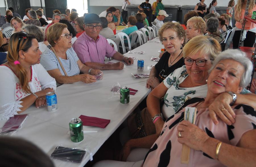 750 personas de centros de adultos conviven con emigrantes de 34 países en un encuentro de intercambio intercultural e intergeneracional celebrado en Albuñol
