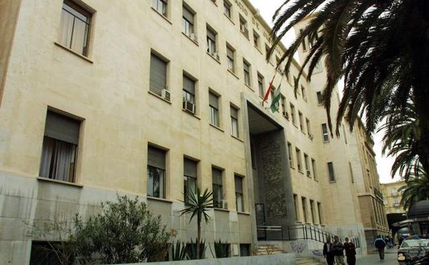 La Fiscalía da su 'ok' a la expulsión de casi un centenar de inmigrantes en Almería