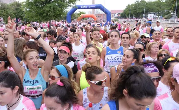 Cientos de personas, en la X Carrera de la Mujer de Granada. 