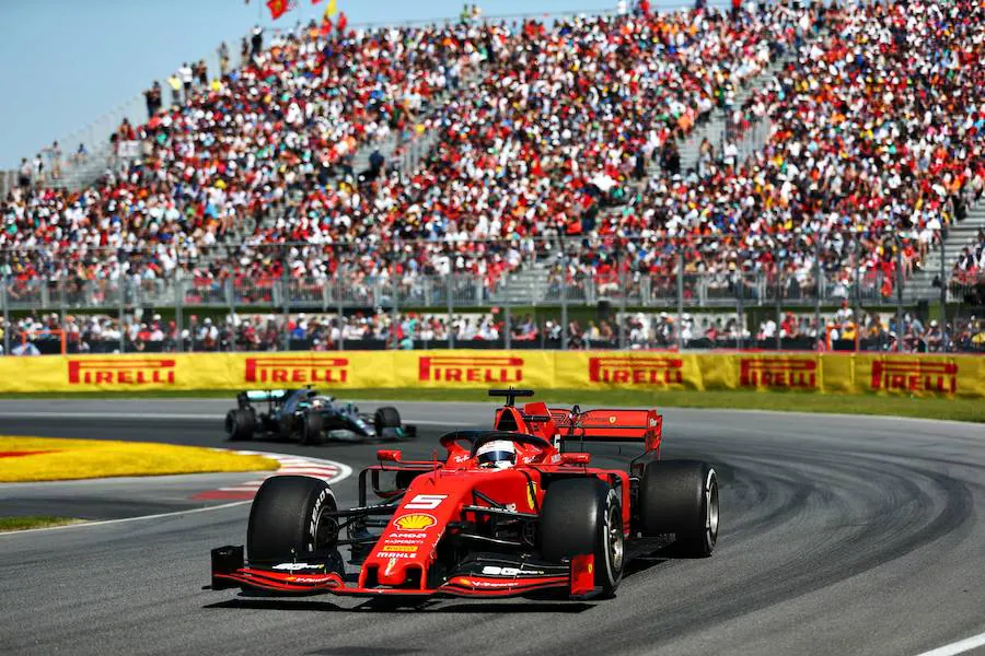 A falta de cinco vueltas, Vettel sigue primero. Le persigue Hamilton, muy cerca del alemán. Carlos Sainz es noveno. 