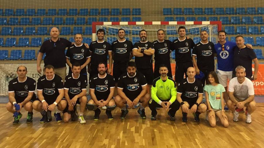 Equipo del Balonmano Granada, que ganó la final del Circuito Andaluz de Veteranos. 