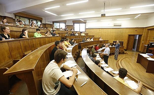 Un aula de Granada durante el examen de hoy.