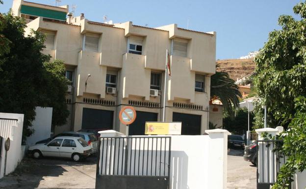 Vista exterior del Cuartel de la Guardia Civil de Almuñécar.