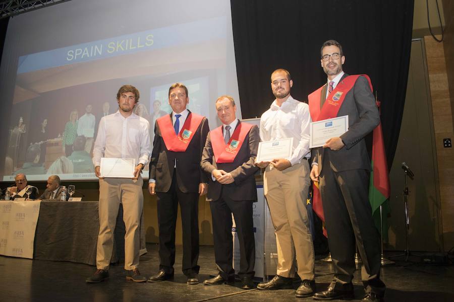 Además, ha distinguido al Ayuntamiento de Fuente Vaqueros, al Patronato de la Alhambra y a IDEAL por su suplemento AG