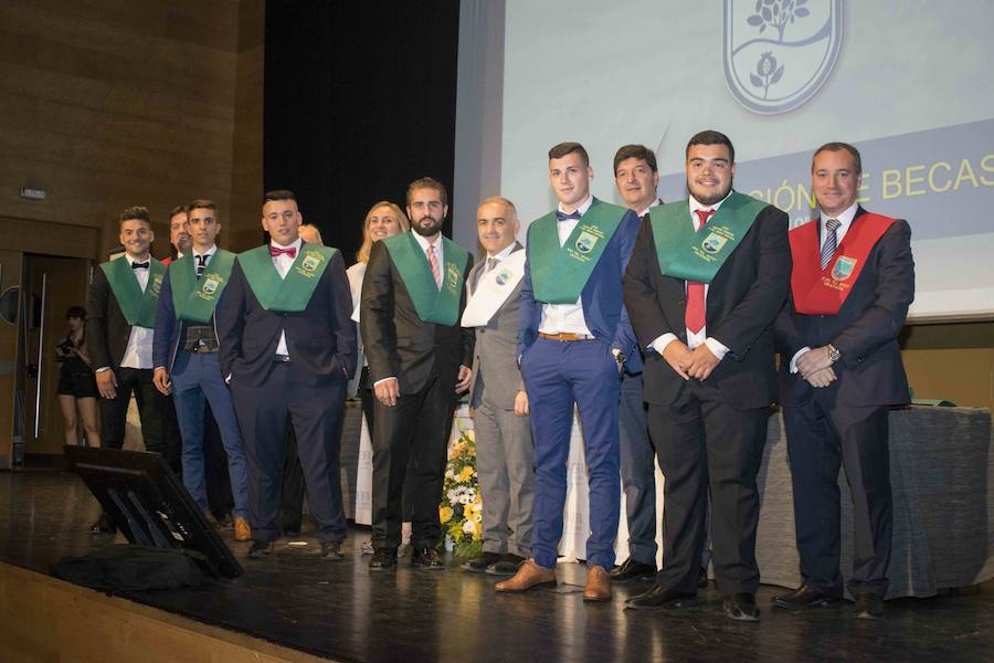 Además, ha distinguido al Ayuntamiento de Fuente Vaqueros, al Patronato de la Alhambra y a IDEAL por su suplemento AG