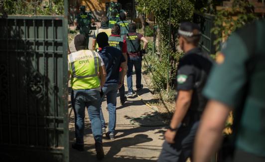 Entrada al primer registro en Gójar.