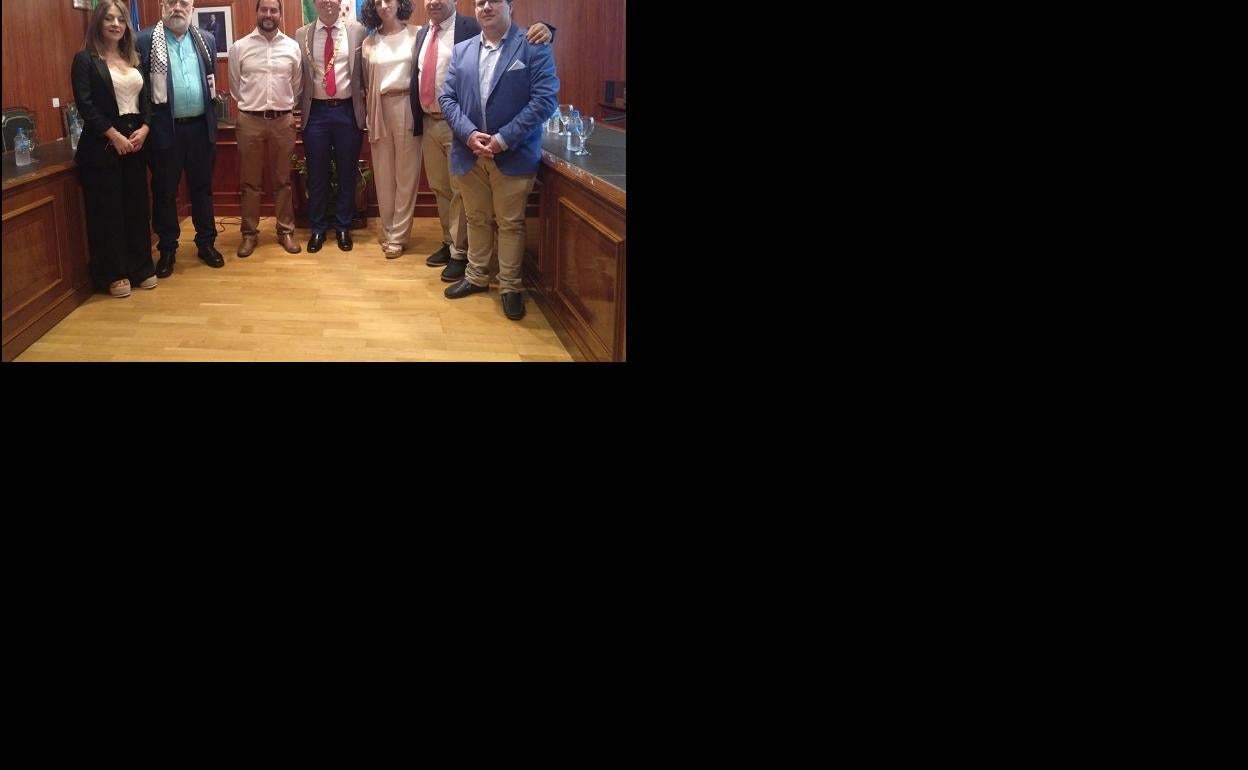 Los representantes del Ayuntamiento de Monachil. 