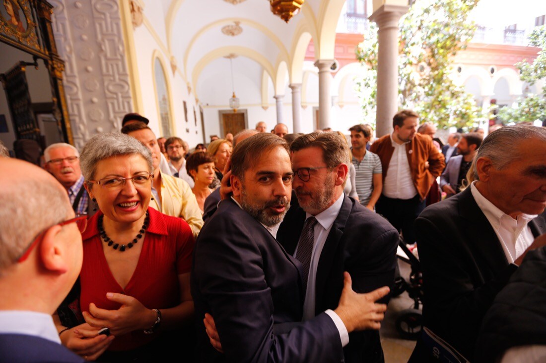 Todas las imágenes de todo lo que ha sucedido desde el salón de plenos de la Plaza el Carmen con la proclamación de Luis Salvador como alcalde