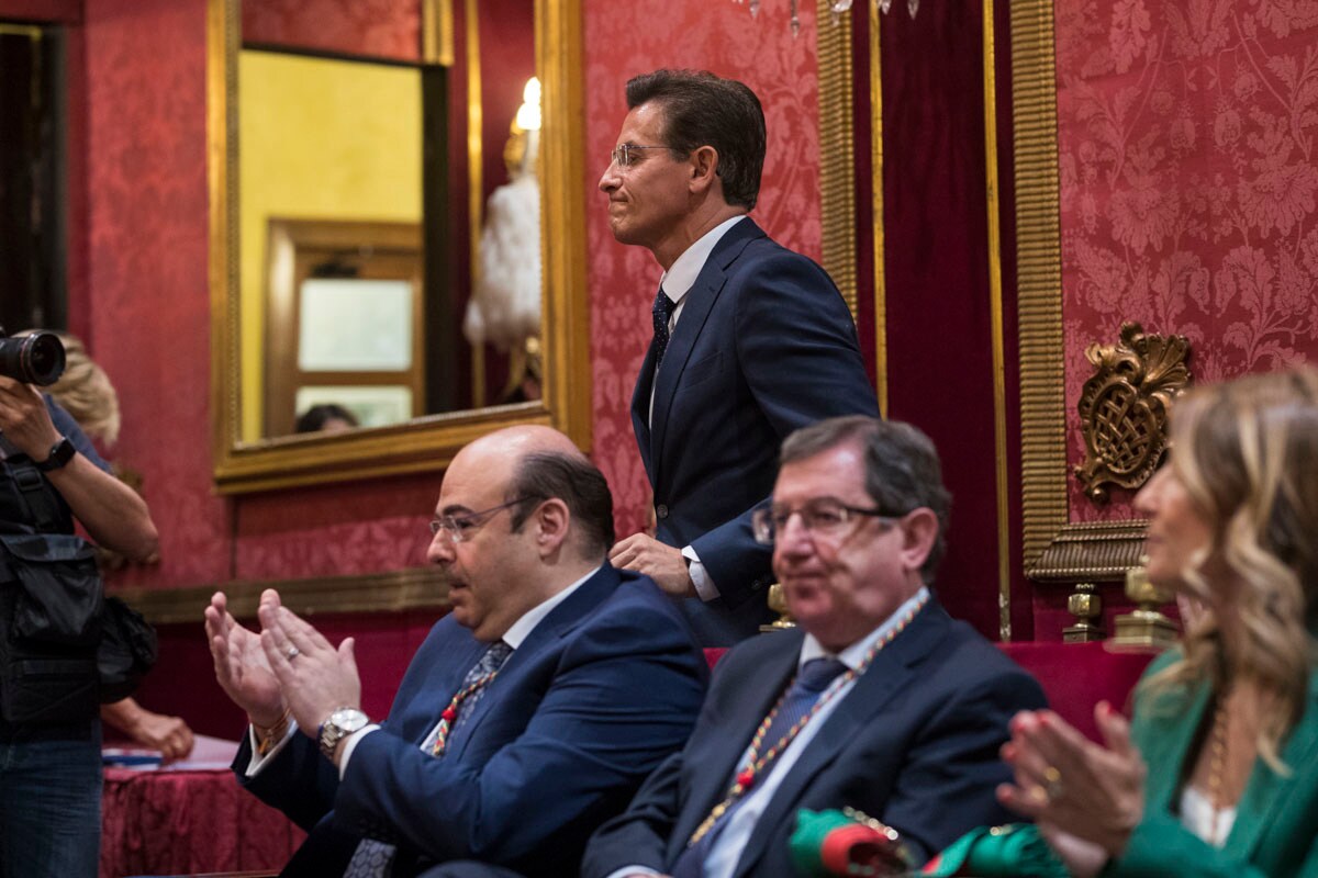 Todas las imágenes de todo lo que ha sucedido desde el salón de plenos de la Plaza el Carmen con la proclamación de Luis Salvador como alcalde