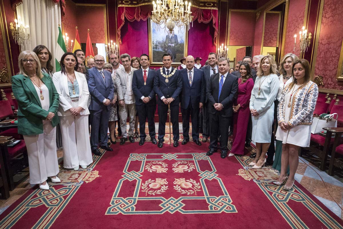 Todas las imágenes de todo lo que ha sucedido desde el salón de plenos de la Plaza el Carmen con la proclamación de Luis Salvador como alcalde