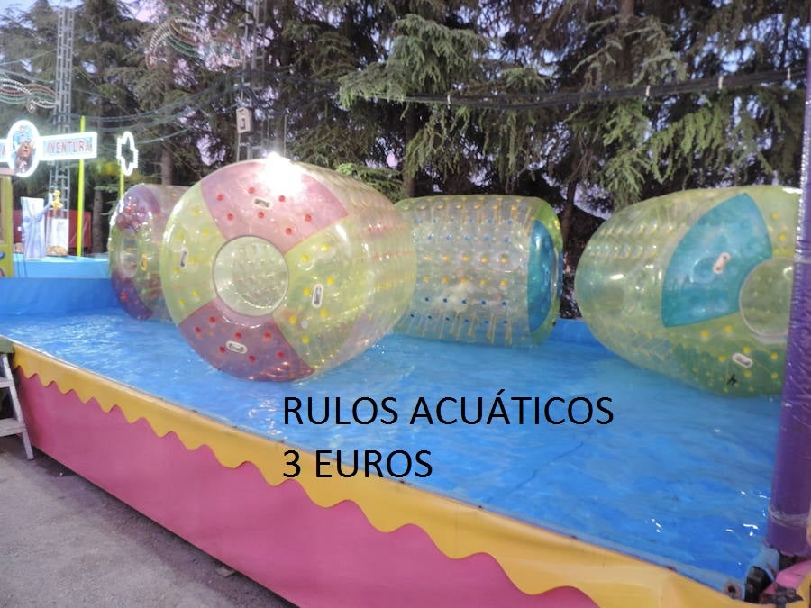 Esto es lo que cuesta subirte a los columpios que hay en el Recinto Ferial de Almanjáyar este 2019