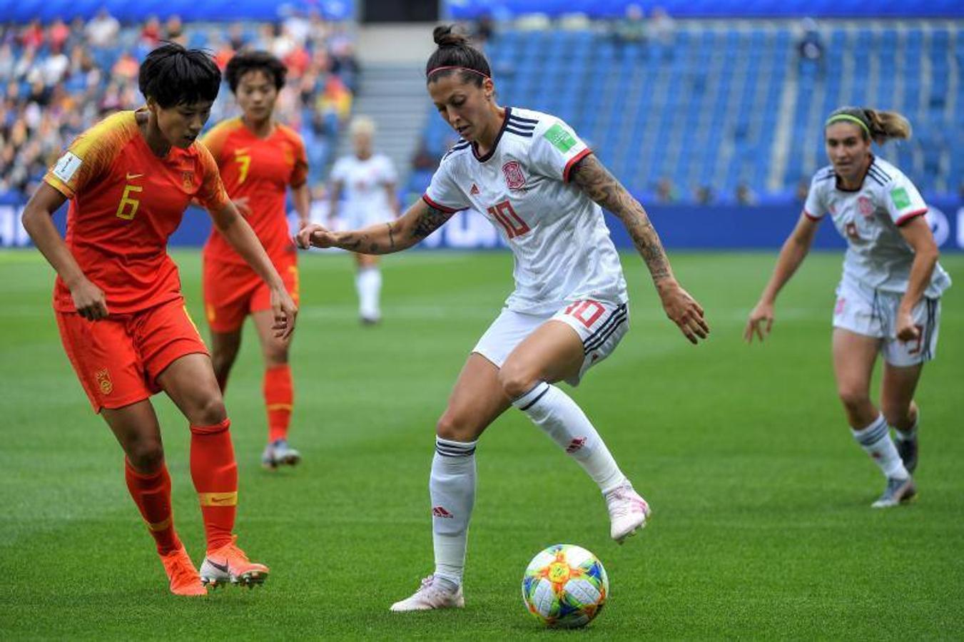 Tercer y último partido del grupo B donde las de Jorge Vilda se juegan el pase a los octavos de final. La selección lo intenta pero no puede. 0-0 al descanso. 