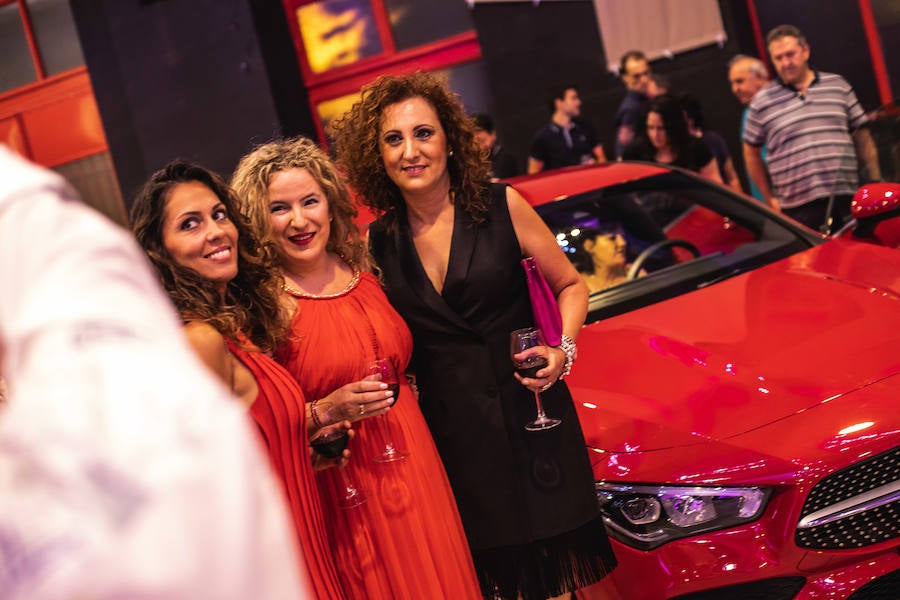 Mercedes-Benz lanza el nuevo CLA. La segunda generación del coupé compacto por excelencia de Mercedes. Una versión mejorada de su actual antecesor. Se trata de un coupé de cuatro puertas y cinco plazas de Mercedes, con un diseño completamente diferenciador. El vehículo, de estética deportiva por fuera, destaca en su interior de un extra de diseño, lujo y tecnología.