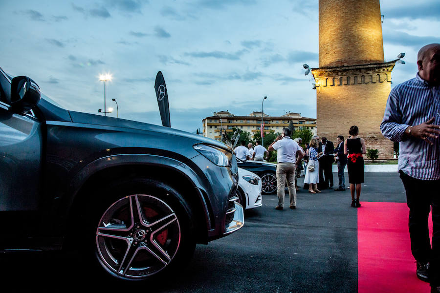 Mercedes-Benz lanza el nuevo CLA. La segunda generación del coupé compacto por excelencia de Mercedes. Una versión mejorada de su actual antecesor. Se trata de un coupé de cuatro puertas y cinco plazas de Mercedes, con un diseño completamente diferenciador. El vehículo, de estética deportiva por fuera, destaca en su interior de un extra de diseño, lujo y tecnología.
