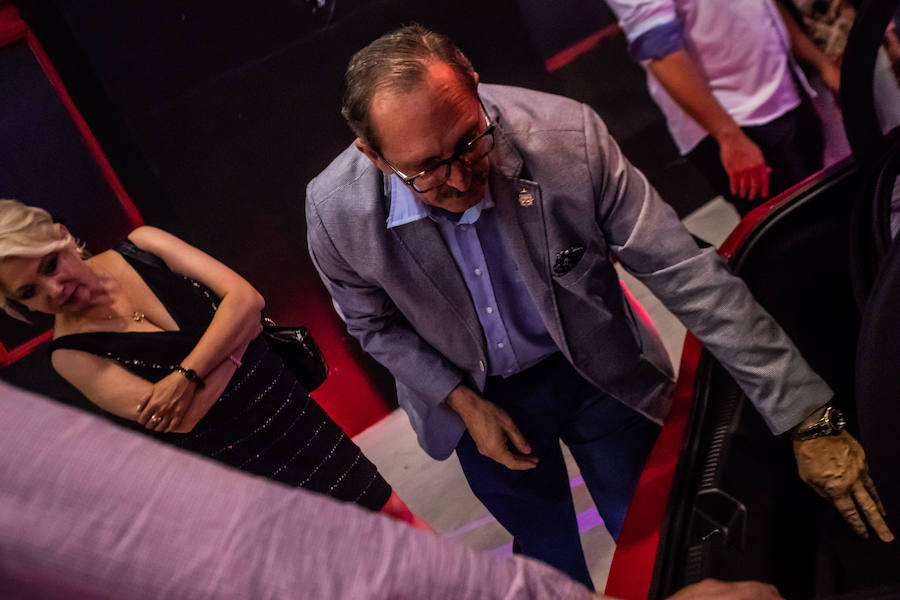 Mercedes-Benz lanza el nuevo CLA. La segunda generación del coupé compacto por excelencia de Mercedes. Una versión mejorada de su actual antecesor. Se trata de un coupé de cuatro puertas y cinco plazas de Mercedes, con un diseño completamente diferenciador. El vehículo, de estética deportiva por fuera, destaca en su interior de un extra de diseño, lujo y tecnología.