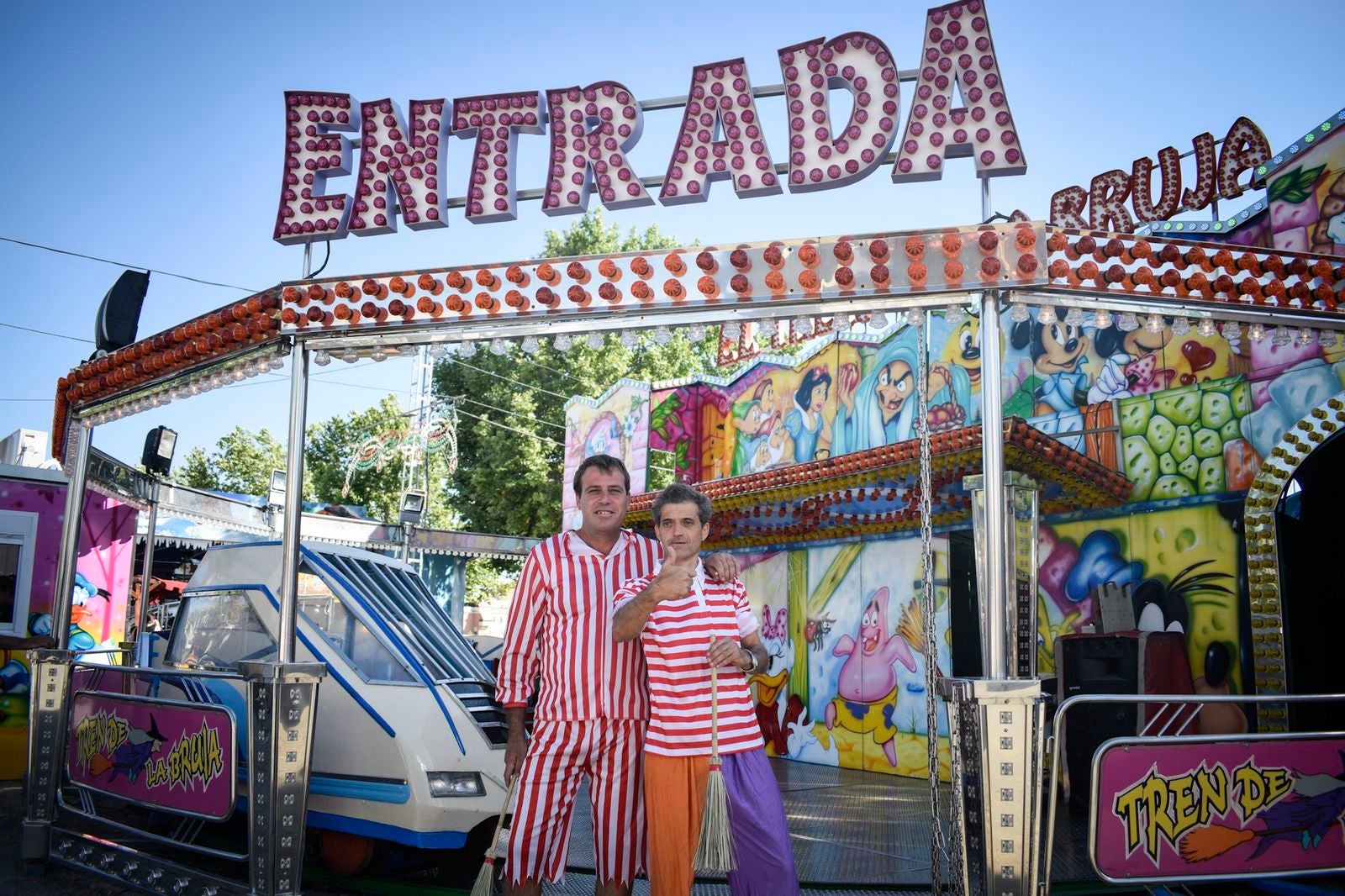 Fotos: Martes de columpios en el ferial