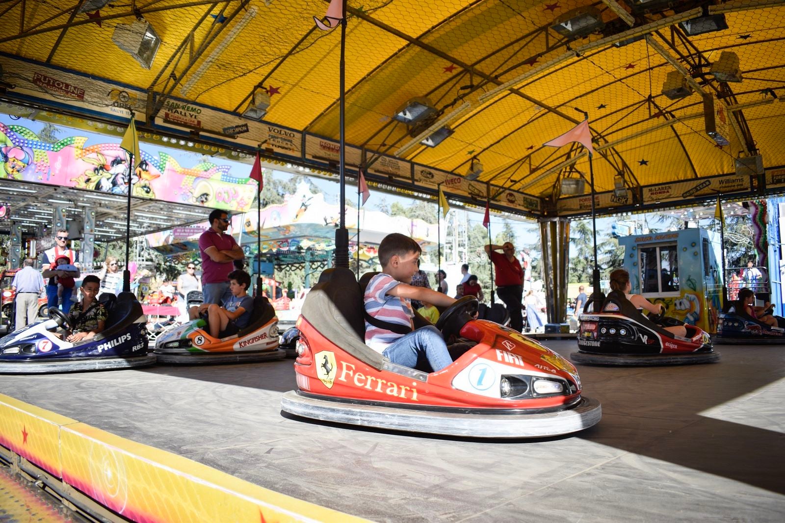 Fotos: Martes de columpios en el ferial