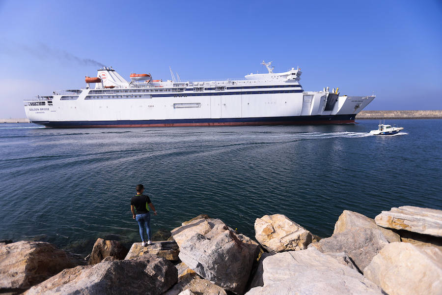 Aún no hay fecha para que el buque comience a realizar el trayecto con la ciudad autónoma