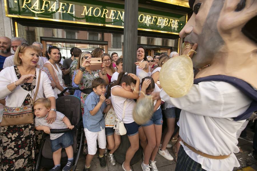 Te mostramos en imágenes cómo se ha vivido en el centro uno de los dìas grandes de la feria