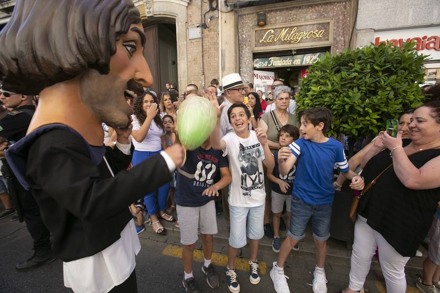 Te mostramos en imágenes cómo se ha vivido en el centro uno de los dìas grandes de la feria